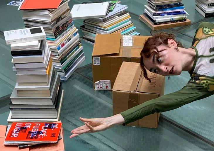 ne sélection gratuite de livres d'art, dons des Beaux-Arts de Paris et de la galerie Perrotin 