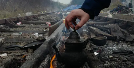 Réfugiés kurdes préparant le thé