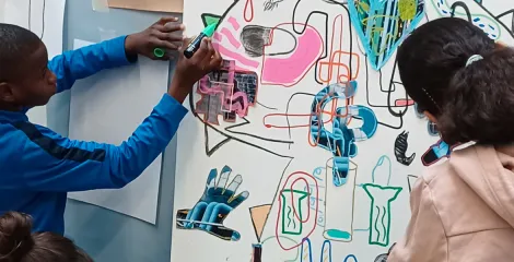 Des enfants hébergés par Emmaüs Solidarité à l'atelier proposé à Transfo