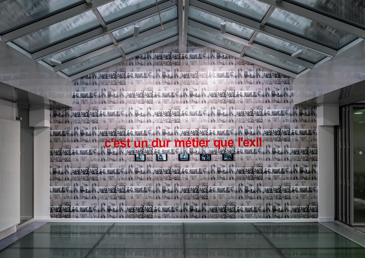 Photo du mur de Nil Yalter