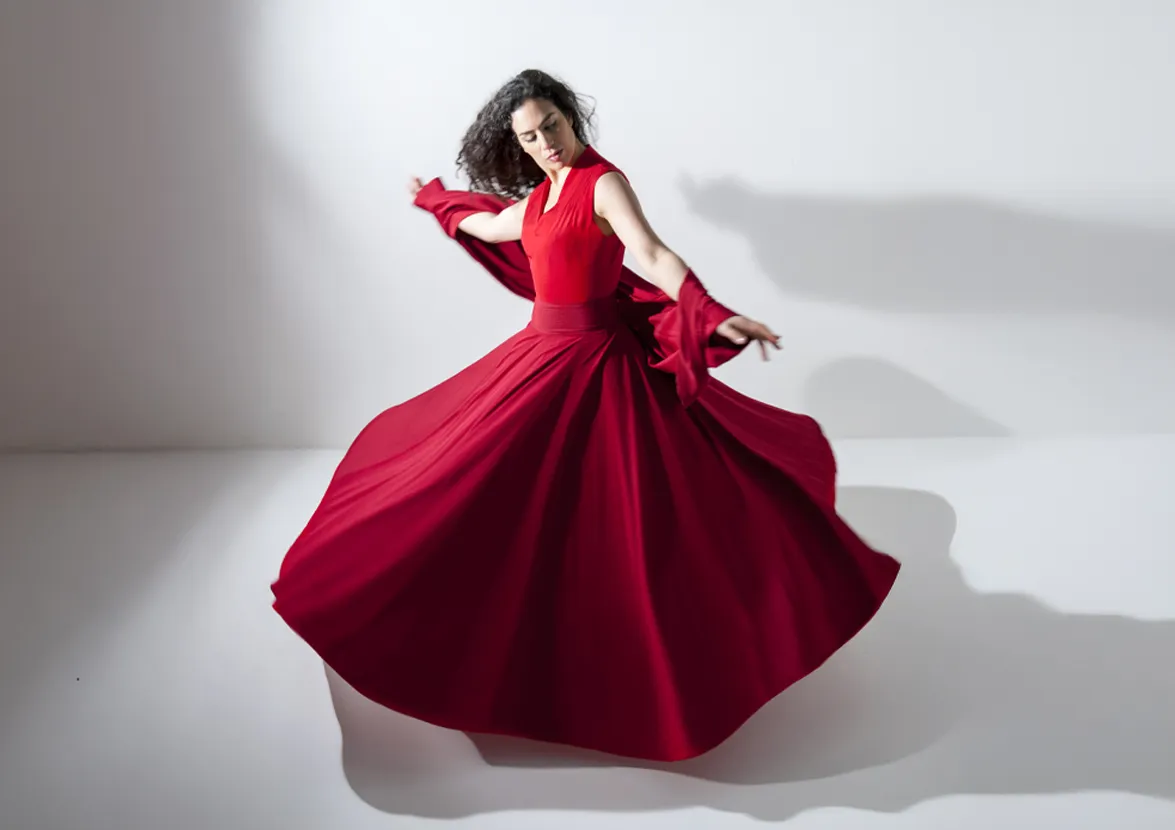 Portrait de Rana Gorgani en mouvement