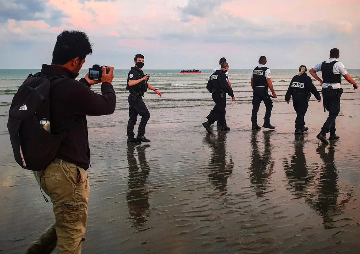 Calais, dans l’objectif d’un réfugié afghan | ARTE Reportage