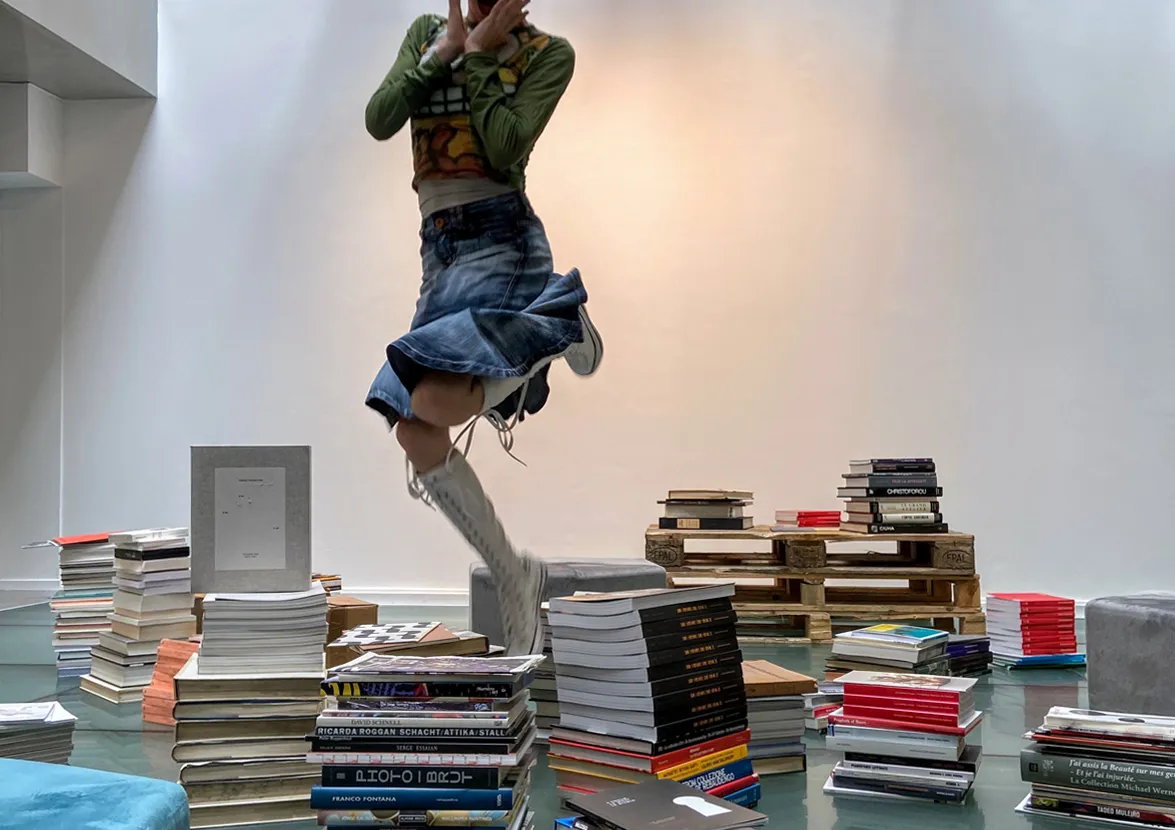 Une sélection gratuite de livres d'art issus de dons de la fondation Antoine de Galbert, de la librairie Yvon Lamvert de la galerie Marian Goodman © Transfo - Emmaüs Solidarité