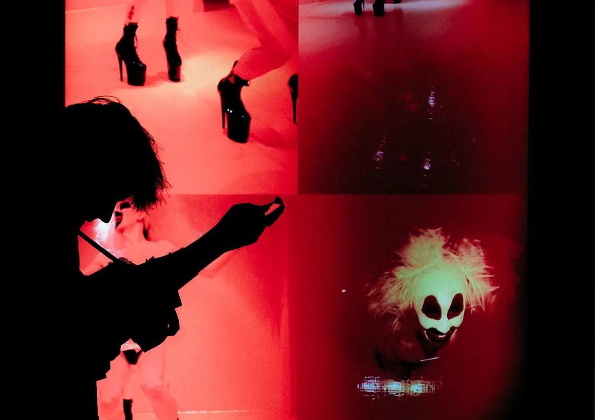 Jenna Marvin et Tata Jaxon dans la performance STOP. DON'T LOVE © Baptiste Henry, 2026