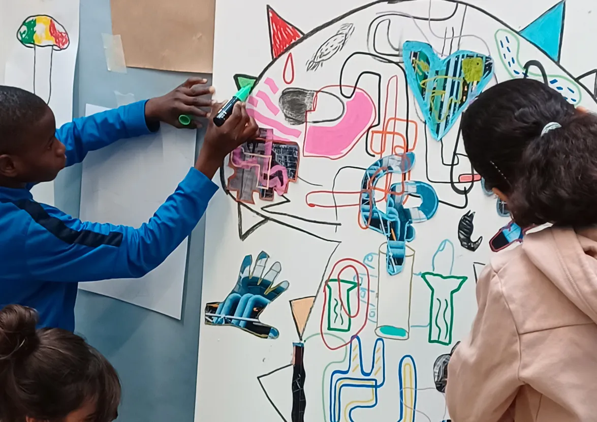 Des enfants hébergés par Emmaüs Solidarité à l'atelier proposé à Transfo