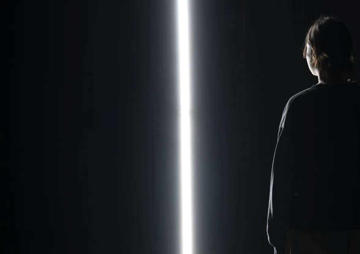 Joël Andrianomearisoa, Mazava atsinana ny any aminay ("Chez nous, le soleil se lève"), 2026 © Marc Domage