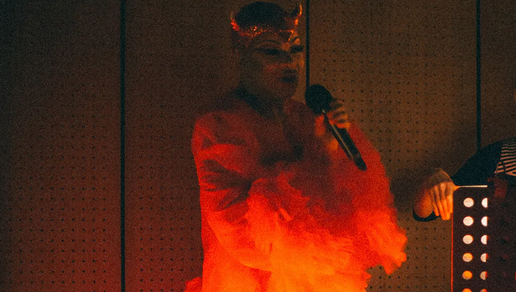 Curieux Transfo tombe en amours