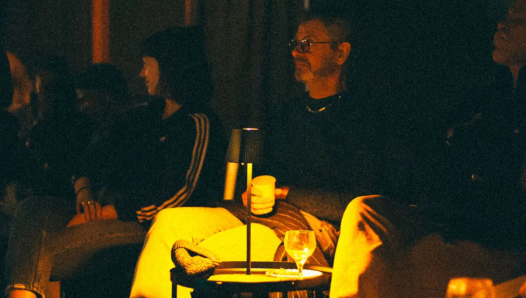 Curieux Transfo croise des bêtes sauvages