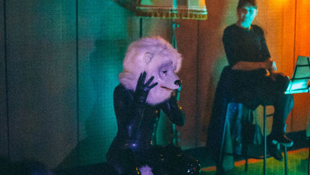 Curieux Transfo croise des bêtes sauvages