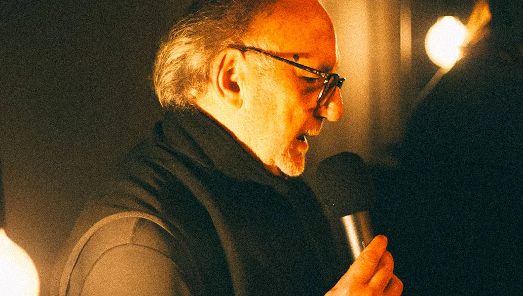 Curieux Transfo croise des bêtes sauvages