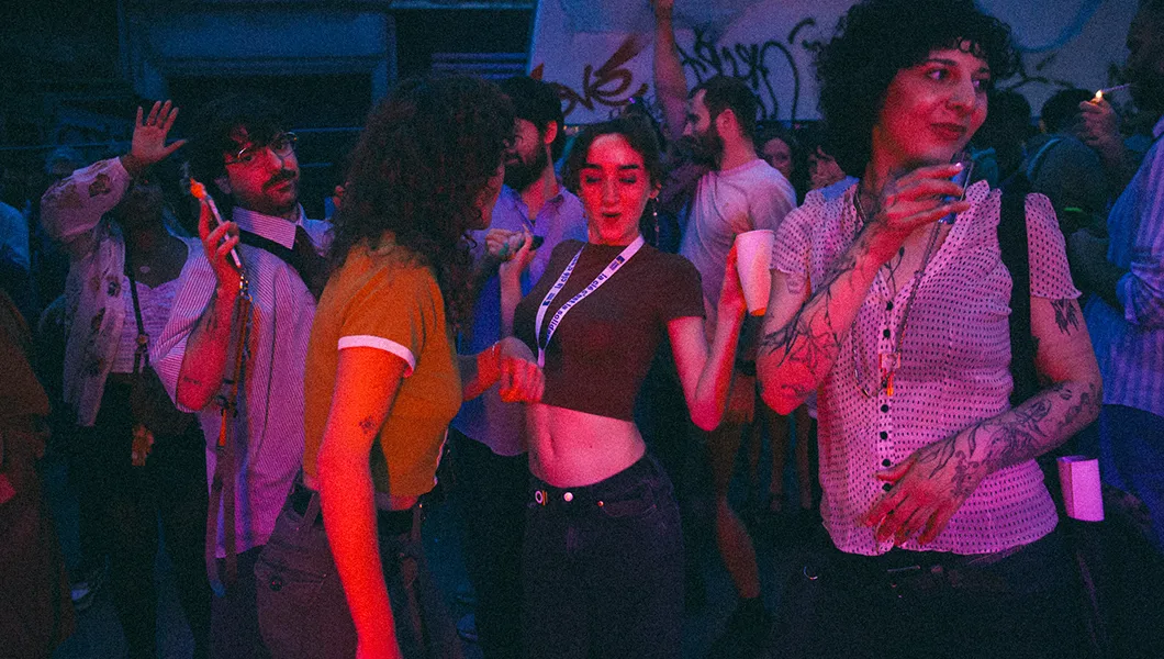 Curieux Transfo veut faire la fête