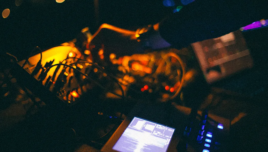 Anthony Linell, clôture de l'exposition Légèreté des ombres, Christian Boltanski © Romain guédé