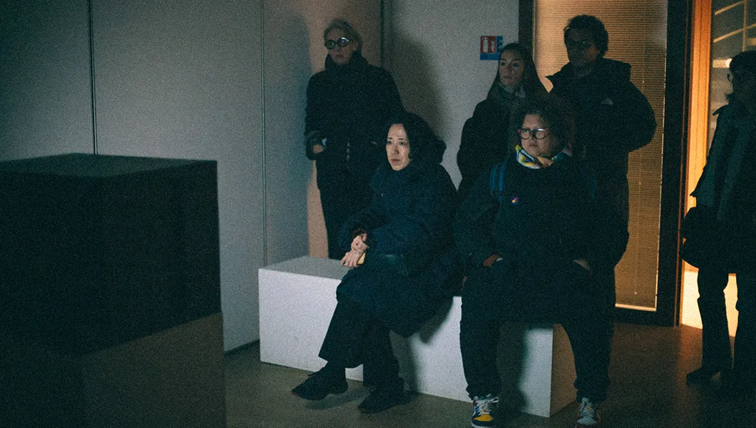 Anthony Linell, clôture de l'exposition Légèreté des ombres, Christian Boltanski © Romain guédé