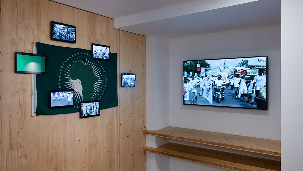 Invasion de Pascale Marthine Tayou